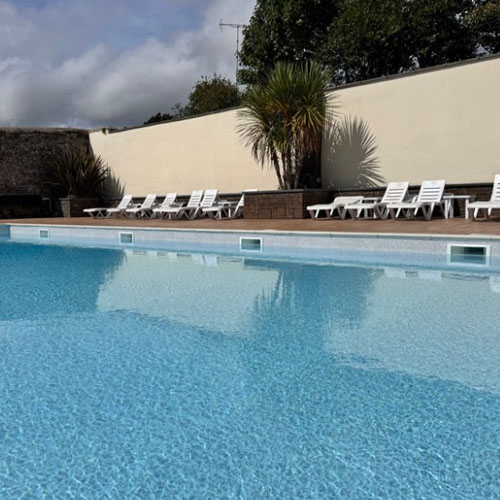 Outdoor Heated Swimming Pools